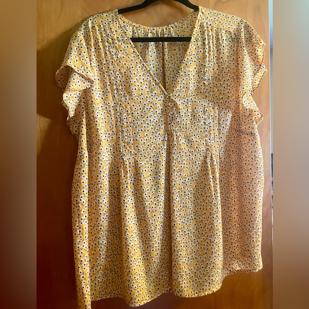 Floral yellow flutter sleeve shirt size 2X